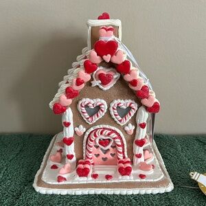 Cupcakes and Cashmere Valentine 💘 Gingerbread House Light Up Hearts Red NEW